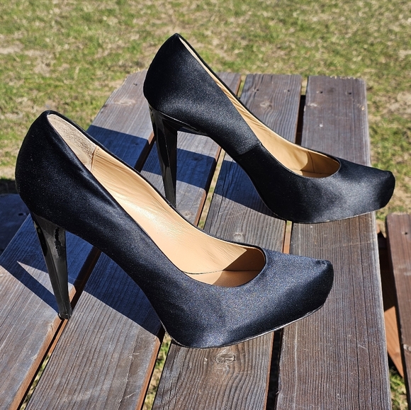 BCBGMaxAzria black satiny stilettos - Picture 4 of 9